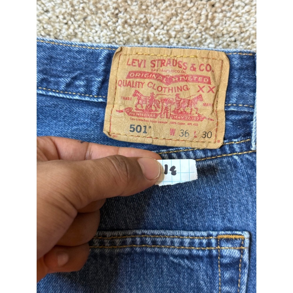 Levi's 501 Jeans Mens 36x30 Blue Vintage Original Fit Straight Leg Denim - Picture 12 of 12